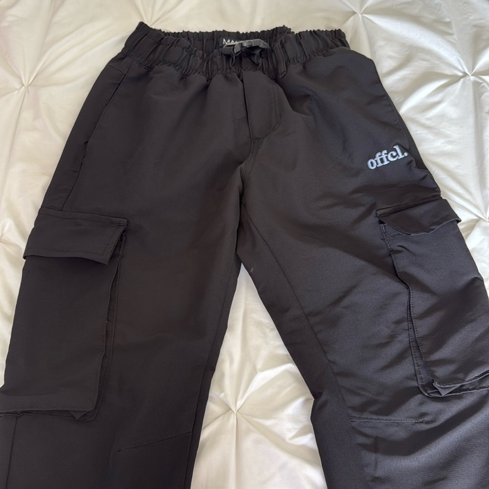 Men’s black cargos
